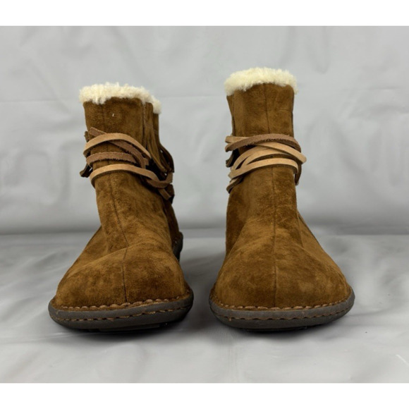 UGG Gaviota Ankle Boots Womens Size 6 EUR 37 Tan Suede Leather Sheepskin Fringe - Picture 3 of 16